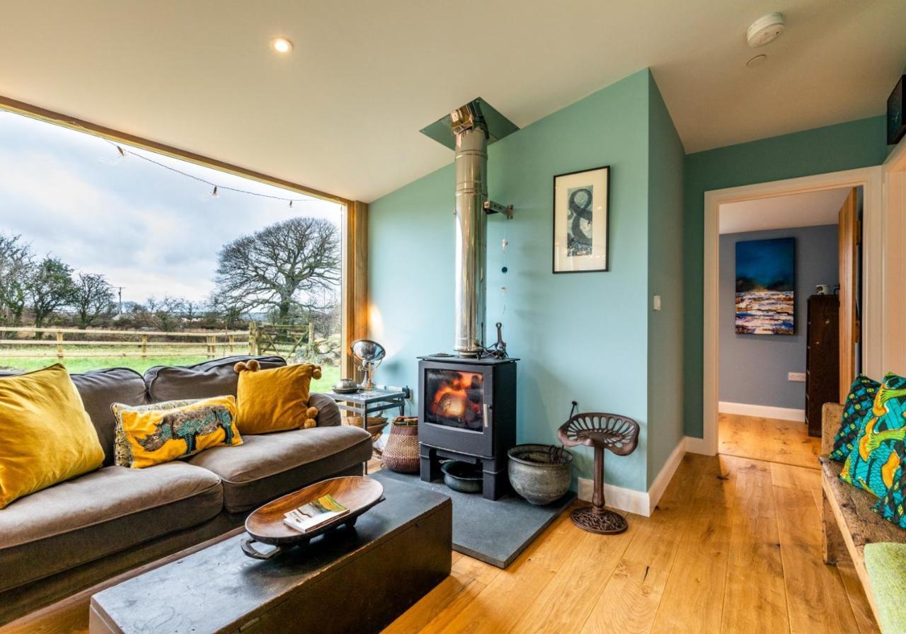 Penrhiw - A Country Cottage With Mountain Views Newport  Exteriör bild