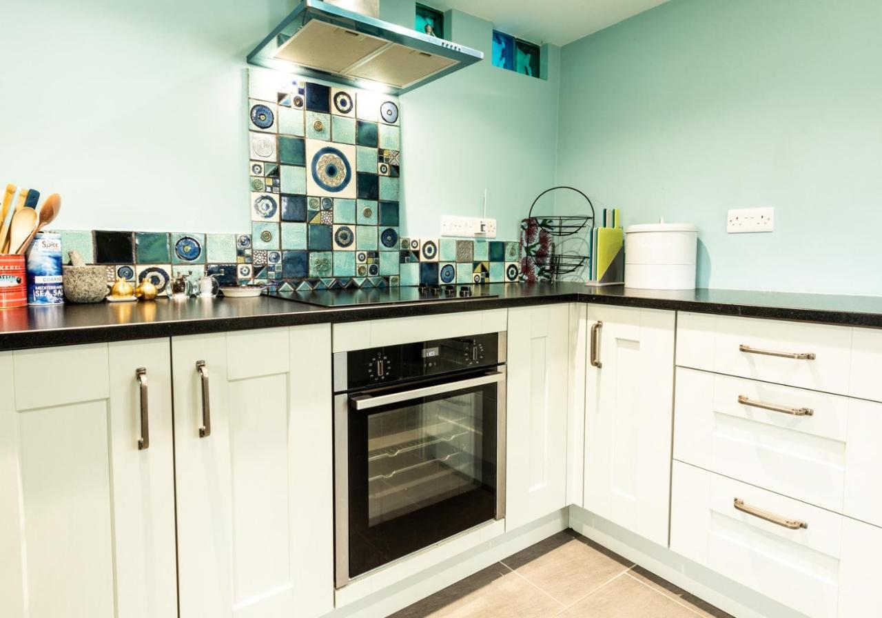 Penrhiw - A Country Cottage With Mountain Views Newport  Exteriör bild