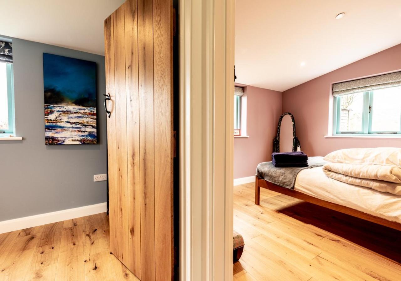 Penrhiw - A Country Cottage With Mountain Views Newport  Exteriör bild