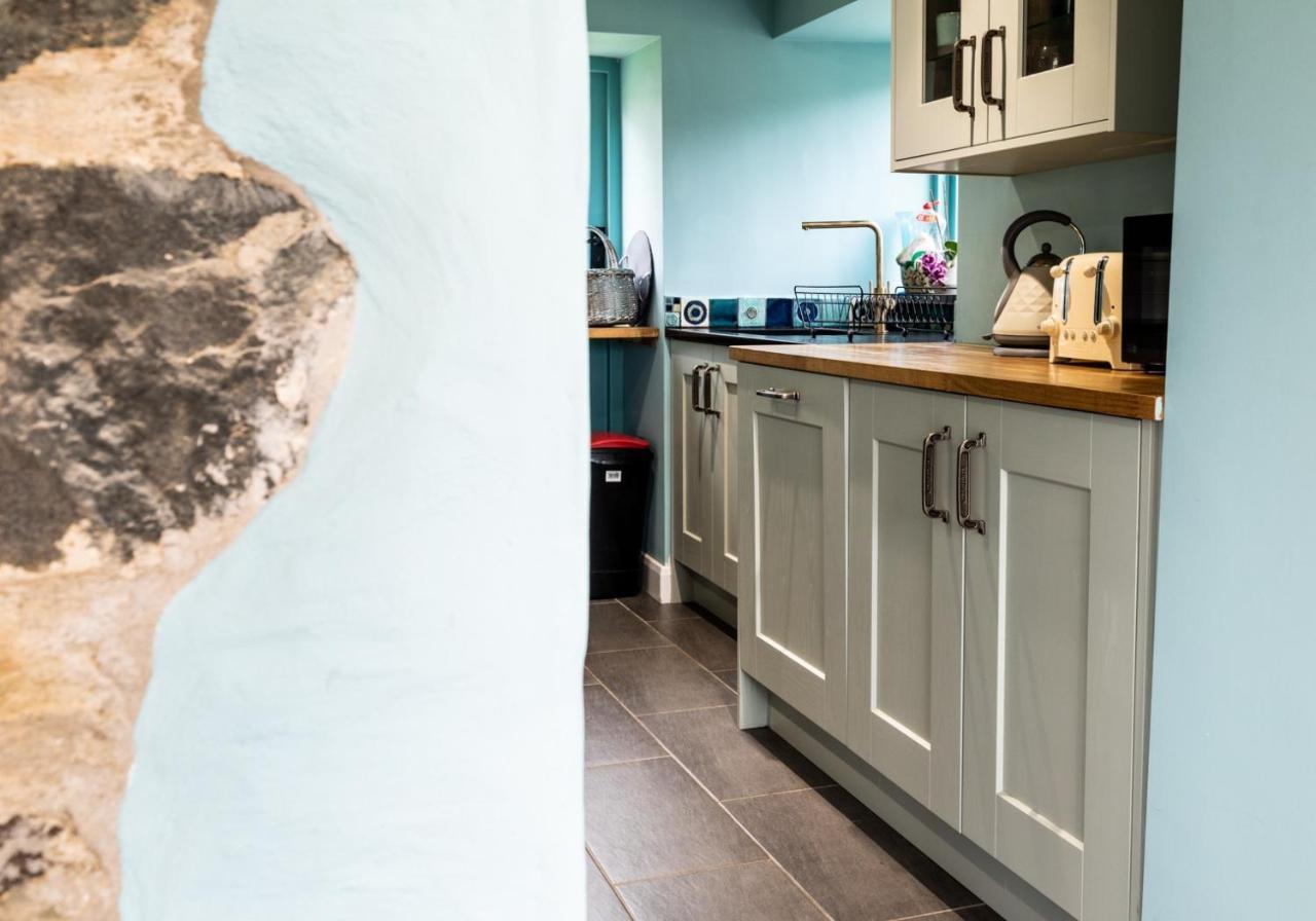 Penrhiw - A Country Cottage With Mountain Views Newport  Exteriör bild
